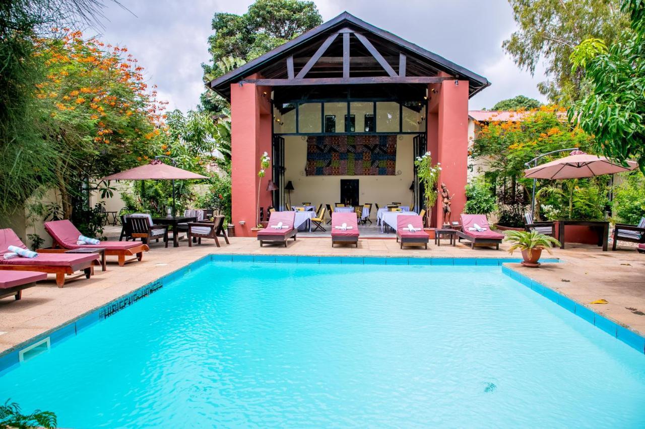Отель Hibiscus House Gambia Бруфут Экстерьер фото