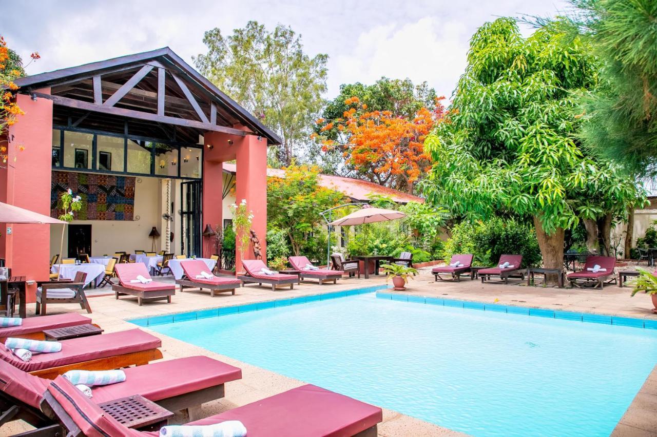 Отель Hibiscus House Gambia Бруфут Экстерьер фото