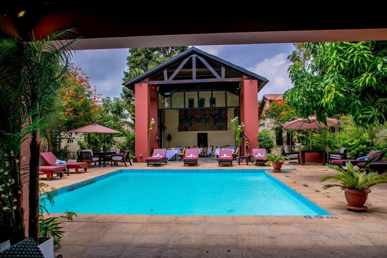 Отель Hibiscus House Gambia Бруфут Экстерьер фото