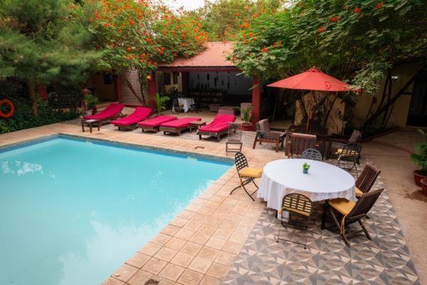 Отель Hibiscus House Gambia Бруфут Экстерьер фото