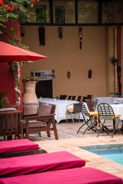 Отель Hibiscus House Gambia Бруфут Экстерьер фото