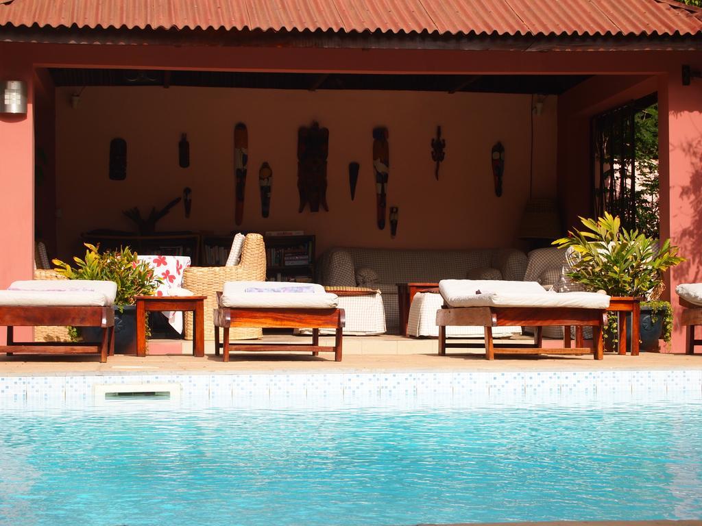 Отель Hibiscus House Gambia Бруфут Экстерьер фото