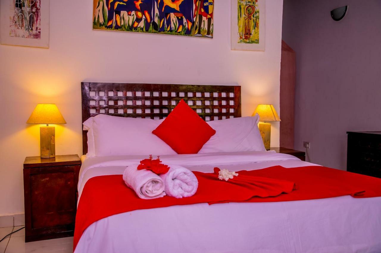Отель Hibiscus House Gambia Бруфут Экстерьер фото