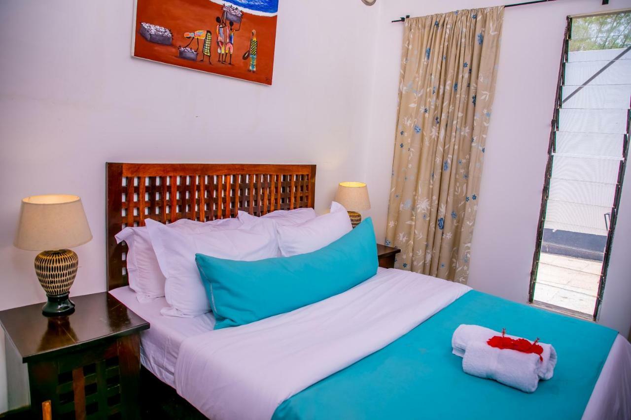 Отель Hibiscus House Gambia Бруфут Экстерьер фото
