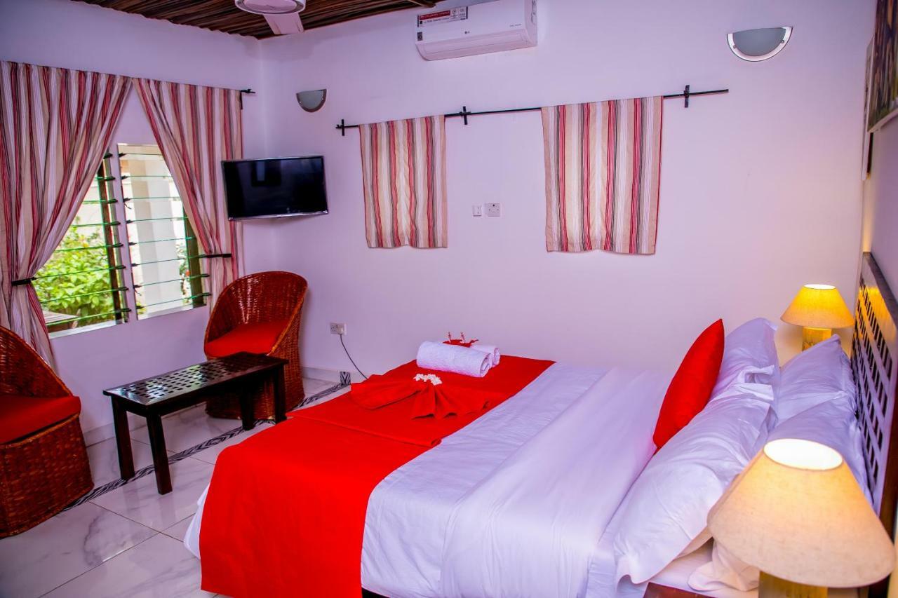 Отель Hibiscus House Gambia Бруфут Экстерьер фото