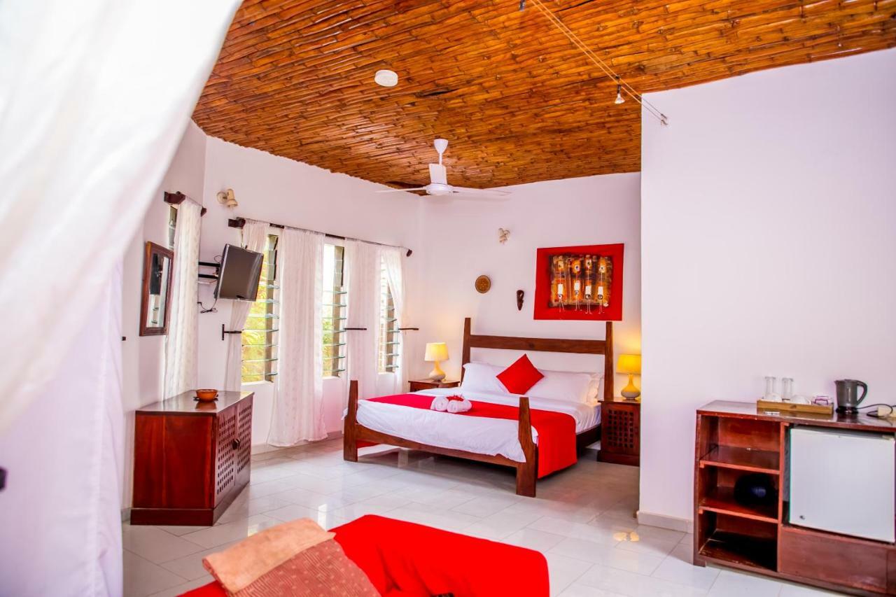 Отель Hibiscus House Gambia Бруфут Экстерьер фото