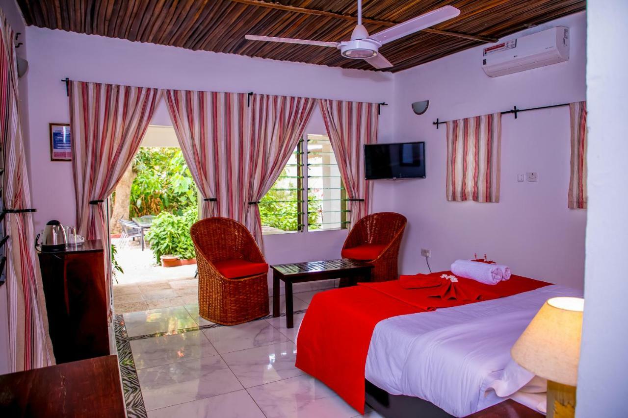 Отель Hibiscus House Gambia Бруфут Экстерьер фото