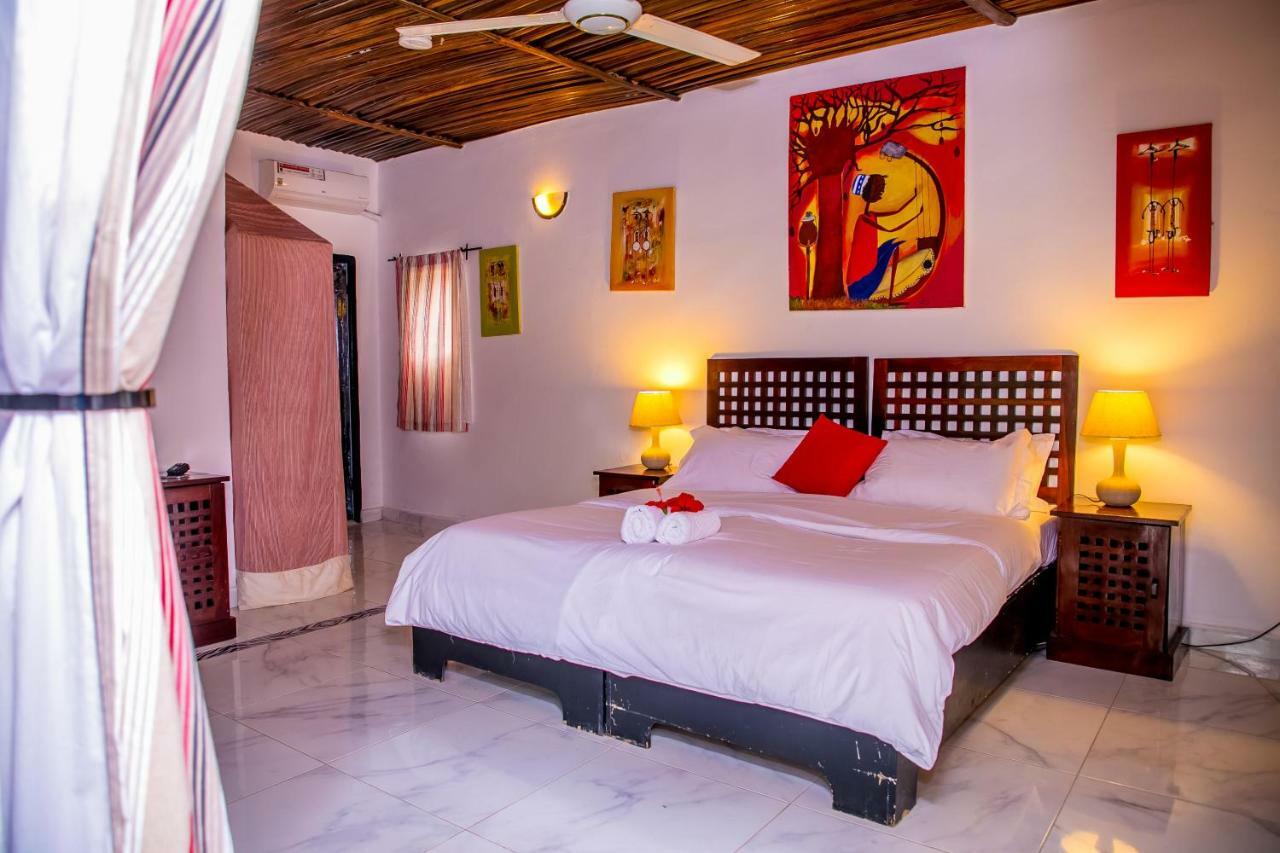 Отель Hibiscus House Gambia Бруфут Экстерьер фото