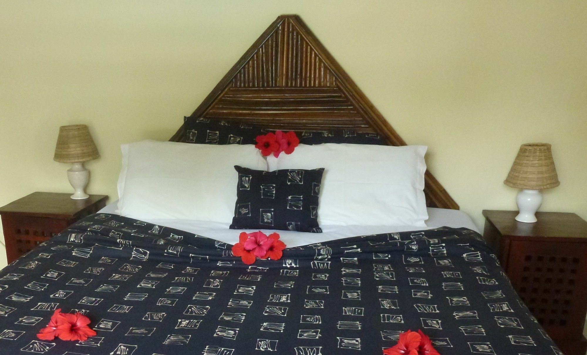 Отель Hibiscus House Gambia Бруфут Экстерьер фото